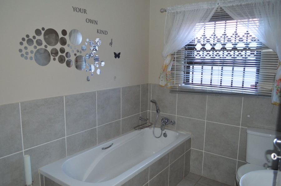 3 Bedroom Property for Sale in Flamwood North West
